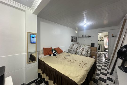 Sala/Quarto de casa para alugar com 1 quarto, 50m² em Vila Boa Vista, Barueri