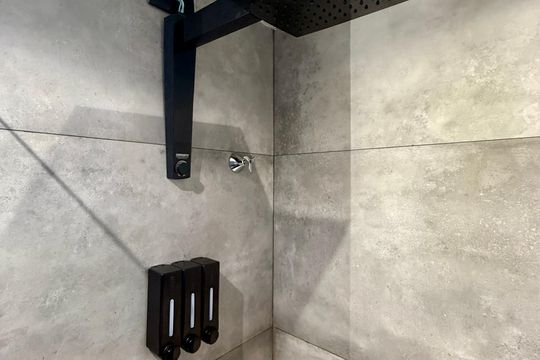 Banheiro de kitnet/studio para alugar com 1 quarto, 25m² em Vila Olímpia, São Paulo