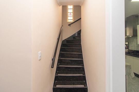 Corredor de casa à venda com 4 quartos, 240m² em Azenha, Porto Alegre