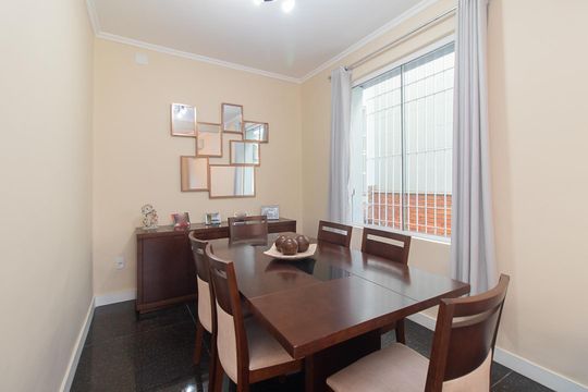 Sala de casa à venda com 4 quartos, 240m² em Azenha, Porto Alegre