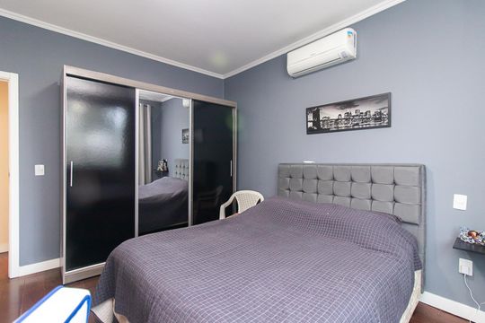 Quarto 3 de casa à venda com 4 quartos, 240m² em Azenha, Porto Alegre