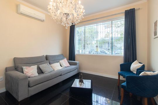 Casa à venda com 4 quartos, 240m² em Azenha, Porto Alegre