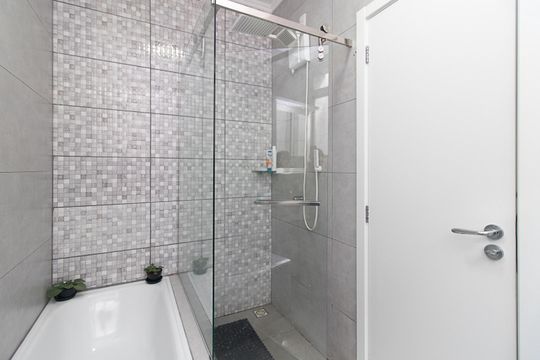 Banheiro Social de casa à venda com 4 quartos, 240m² em Azenha, Porto Alegre