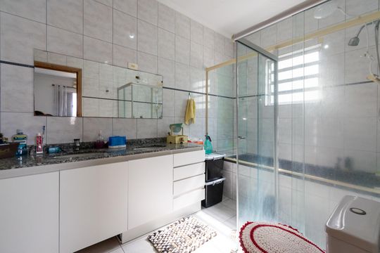 Banheiro da Suíte 2 de casa à venda com 3 quartos, 250m² em Vila Mira, São Paulo