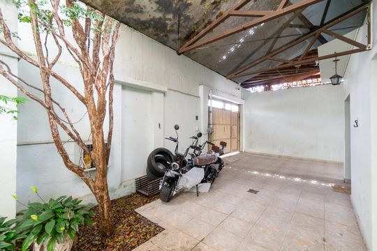 Garagem de casa à venda com 3 quartos, 250m² em Vila Mira, São Paulo