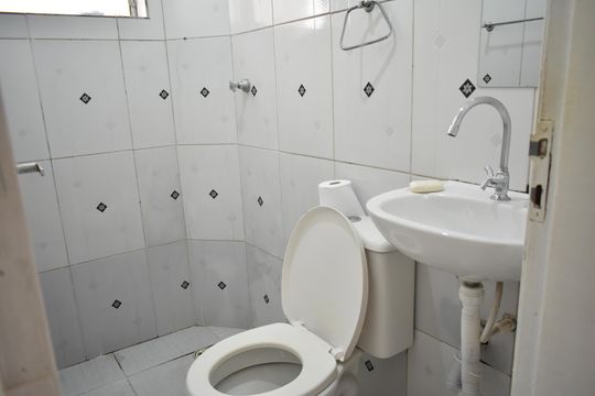 Banheiro de casa para alugar com 2 quartos, 60m² em Bosque da Saúde, São Paulo
