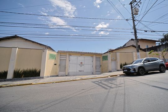 Fachada de casa de condomínio para alugar com 2 quartos, 65m² em Vila Pierina, São Paulo