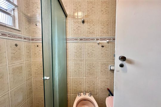 Banheiro da suíte 2 de apartamento à venda com 4 quartos, 210m² em Copacabana, Rio de Janeiro