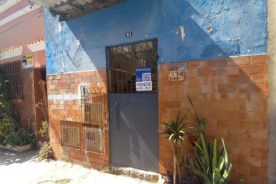 Fachada + Plaquinha de casa à venda com 1 quarto, 90m² em Barra Funda, São Paulo