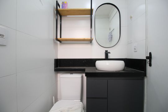 Banheiro  de apartamento para alugar com 2 quartos, 56m² em Jardim Paris, São Paulo