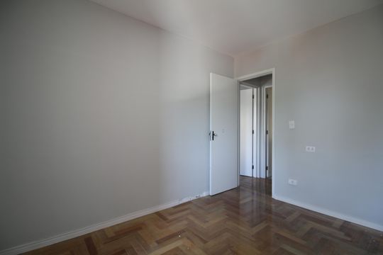 Quarto 2 de apartamento para alugar com 2 quartos, 56m² em Jardim Paris, São Paulo