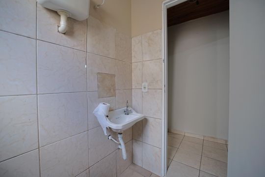 Banheiro de casa para alugar com 2 quartos, 50m² em Vila Ré, São Paulo