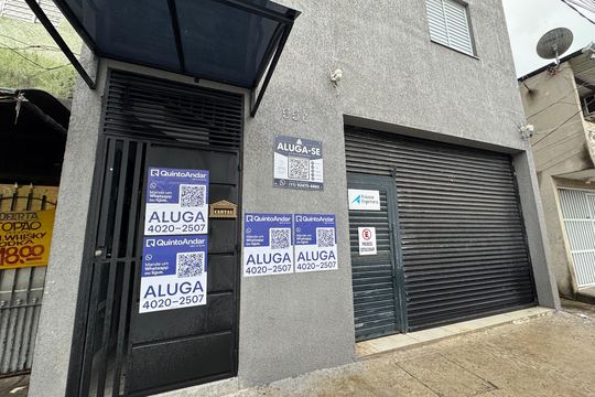 Fachada com PLACA GRANDE de kitnet/studio para alugar com 1 quarto, 32m² em São Pedro, Osasco
