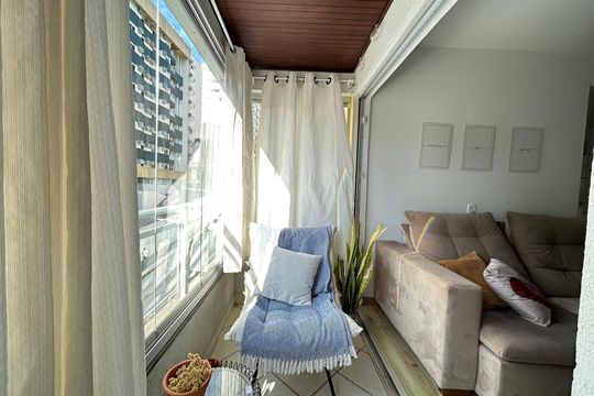 Sala - varanda de apartamento para alugar com 3 quartos, 85m² em Itacorubi, Florianópolis