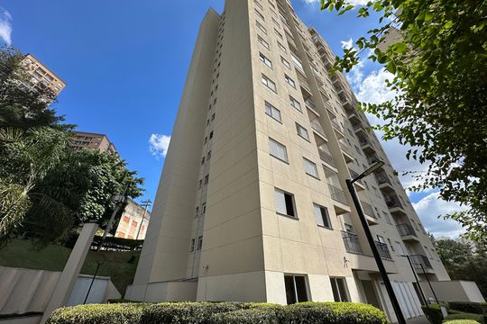 Fachada de apartamento para alugar com 2 quartos, 60m² em Jardim Tupanci, Barueri