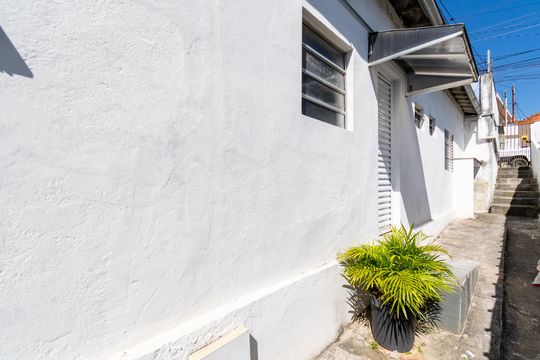 Entrada de casa para alugar com 1 quarto, 27m² em Vila Guarani (zona Sul), São Paulo