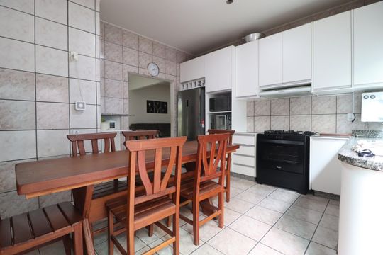Cozinha de casa para alugar com 2 quartos, 157m² em Jardim das Palmeiras, Uberlândia