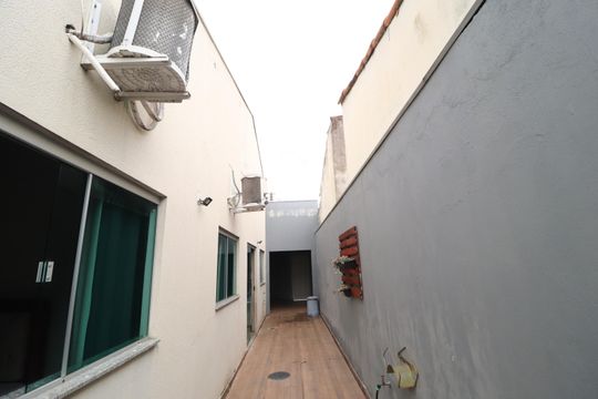 Corredor de casa para alugar com 2 quartos, 157m² em Jardim das Palmeiras, Uberlândia