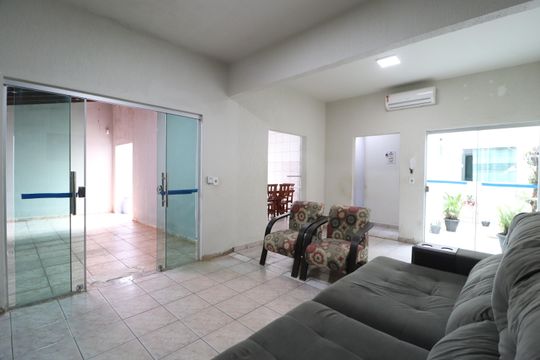 Casa para alugar com 2 quartos, 157m² em Jardim das Palmeiras, Uberlândia