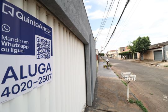 Plaquinha de casa para alugar com 2 quartos, 157m² em Jardim das Palmeiras, Uberlândia