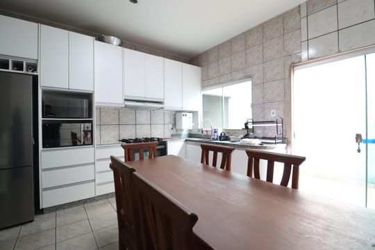 Cozinha de casa para alugar com 2 quartos, 157m² em Jardim das Palmeiras, Uberlândia