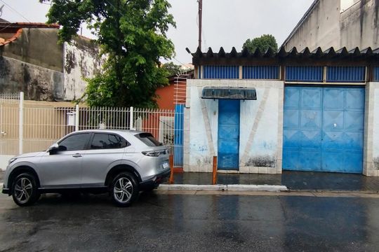 Fachada de casa à venda com 1 quarto, 300m² em Vila Aurea, São Paulo