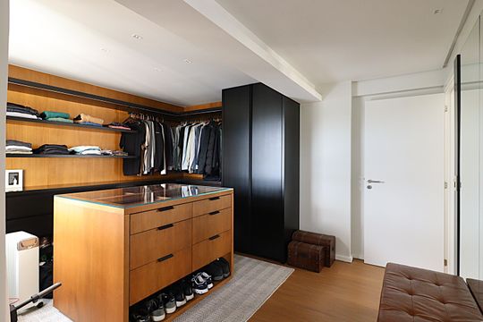 Suíte - Closet de apartamento para alugar com 1 quarto, 96m² em Passo D’areia, Porto Alegre