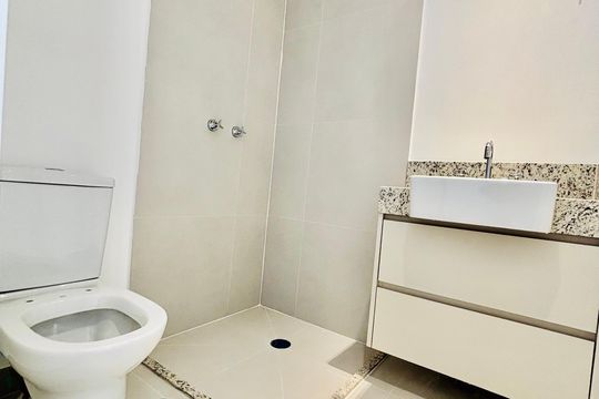 Banheiro Suíte 3 de apartamento para alugar com 3 quartos, 112m² em Alphaville Empresarial, Barueri