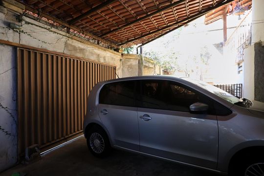 Garagem de casa para alugar com 3 quartos, 120m² em Ana Lúcia, Belo Horizonte