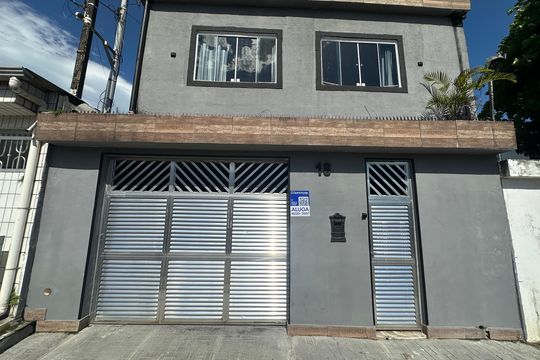 Fachada de casa para alugar com 2 quartos, 120m² em Catiapoã, São Vicente