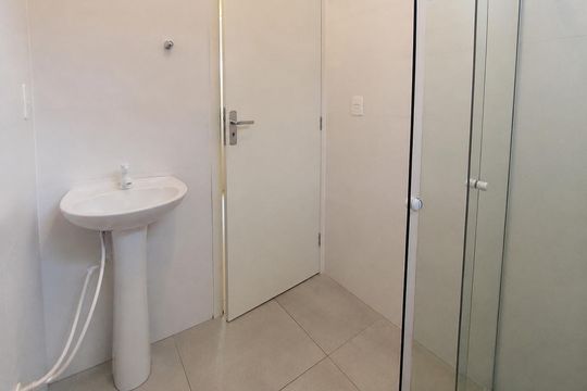 Banheiro de apartamento para alugar com 1 quarto, 38m² em Ipiranga, São José