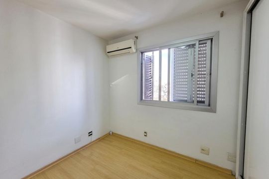 Quarto de apartamento para alugar com 2 quartos, 78m² em Sarandi, Porto Alegre