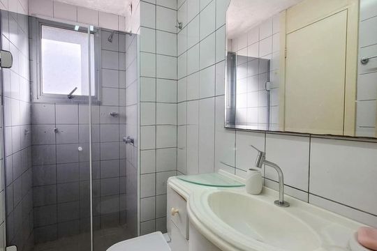 Banheiro de apartamento para alugar com 2 quartos, 78m² em Sarandi, Porto Alegre