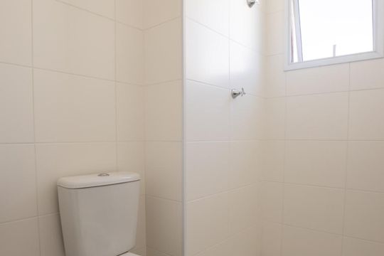 Banheiro de apartamento à venda com 1 quarto, 28m² em Jardim Caravelas, São Paulo