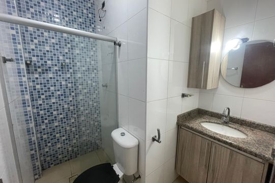 Banheiro de casa para alugar com 2 quartos, 56m² em Vila Nossa Senhora de Fatima, São Vicente