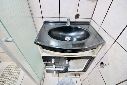 Banheiro de apartamento para alugar com 2 quartos, 58m² em Conjunto Residencial José Bonifácio, São Paulo