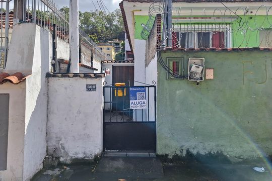 Placa de casa para alugar com 2 quartos, 100m² em Santa Rosa, Niterói
