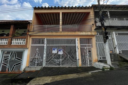 Fachada + Placa de casa para alugar com 8 quartos, 340m² em Jardim Tua, São Paulo