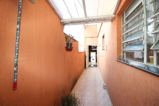 Corredor externo de casa à venda com 3 quartos, 88m² em Vila São Silvestre (zona Leste), São Paulo