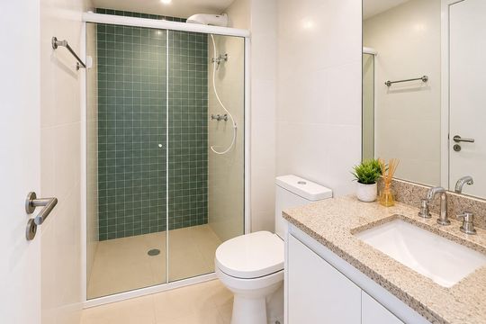 Banheiro de kitnet/studio para alugar com 1 quarto, 49m² em Cidade Monções, São Paulo