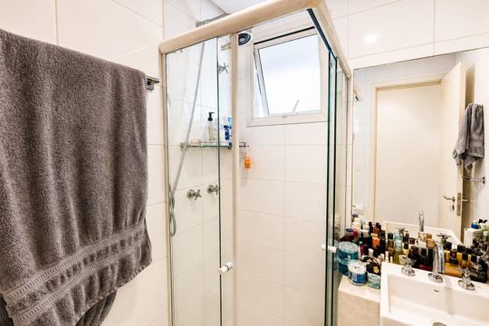 Banheiro de apartamento à venda com 2 quartos, 55m² em Bela Vista, São Paulo
