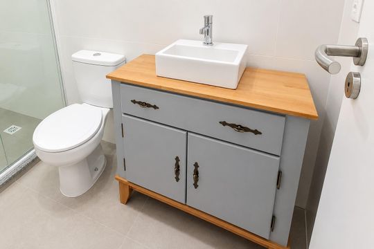 Banheiro de kitnet/studio para alugar com 1 quarto, 37m² em Pantanal, Florianópolis