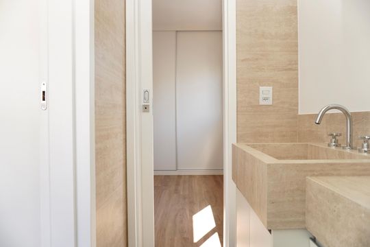 Banheiro das Semi-suítes de apartamento à venda com 3 quartos, 87m² em São Lucas, Belo Horizonte