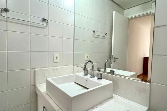Banheiro da Suíte 3 de apartamento para alugar com 3 quartos, 149m² em Paraíso, São Paulo