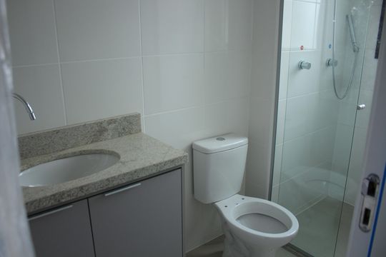 Banheiro de apartamento à venda com 2 quartos, 59m² em Estoril, Belo Horizonte