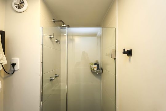 Banheiro de kitnet/studio à venda com 1 quarto, 36m² em Vila Mariana, São Paulo