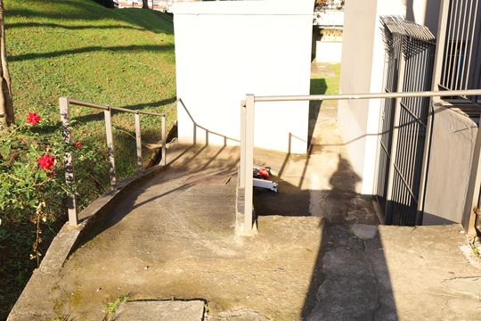 Área comum - Rampa de acesso de apartamento para alugar com 2 quartos, 52m² em Conjunto Habitacional Fazenda do Carmo, São Paulo
