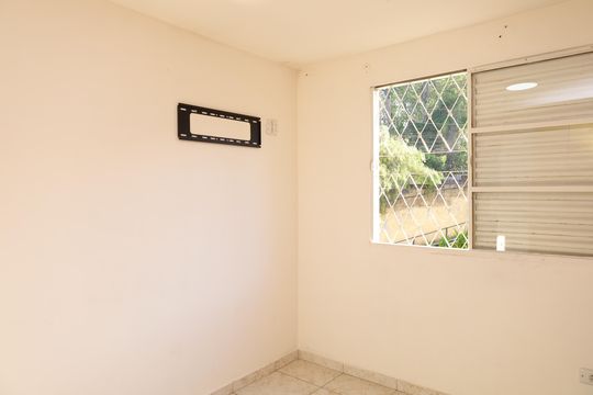 Quarto 1 de apartamento para alugar com 2 quartos, 52m² em Conjunto Habitacional Fazenda do Carmo, São Paulo