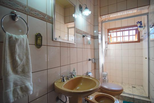 banheiro de casa à venda com 4 quartos, 550m² em Cristo Rei, São Leopoldo