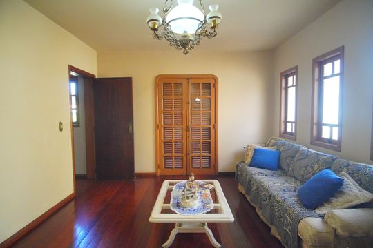 Casa à venda com 4 quartos, 550m² em Cristo Rei, São Leopoldo
